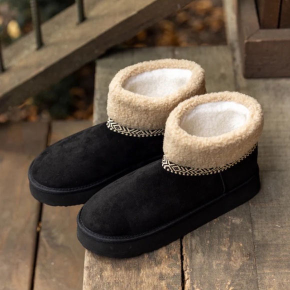 Pink Lily Shoes - Pink Lily Payton Black Platform Boots, New!